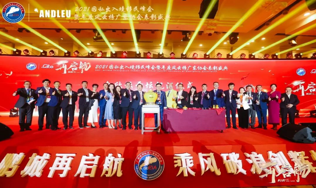 不忘初心 砥礪前行！華商國(guó)際榮獲“行業(yè)老字號(hào)”稱(chēng)號(hào)