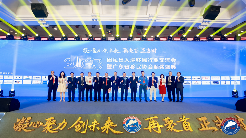 1691652380296258.png 林總合影.png